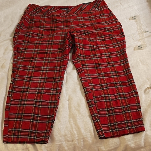 Jones New York Red Plaid Pull On Slim Leg - Picture 5 of 12